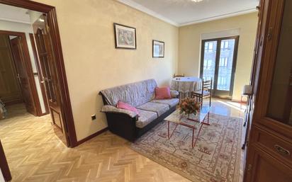 Living room of Flat for sale in Salamanca Capital  with Balcony