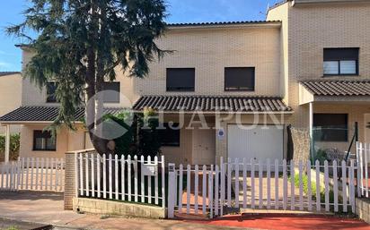 Vista exterior de Casa adosada en venda en Sant Vicenç de Montalt amb Calefacció, Jardí privat i Terrassa