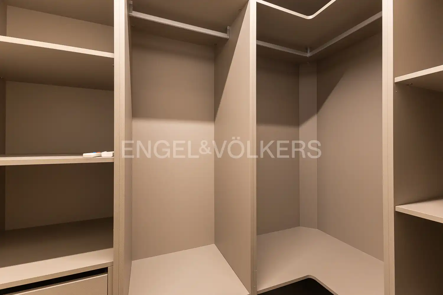 Schlafzimmer von Wohnung zur Miete in Valencia mit Klimaanlage, Heizung und Terrasse