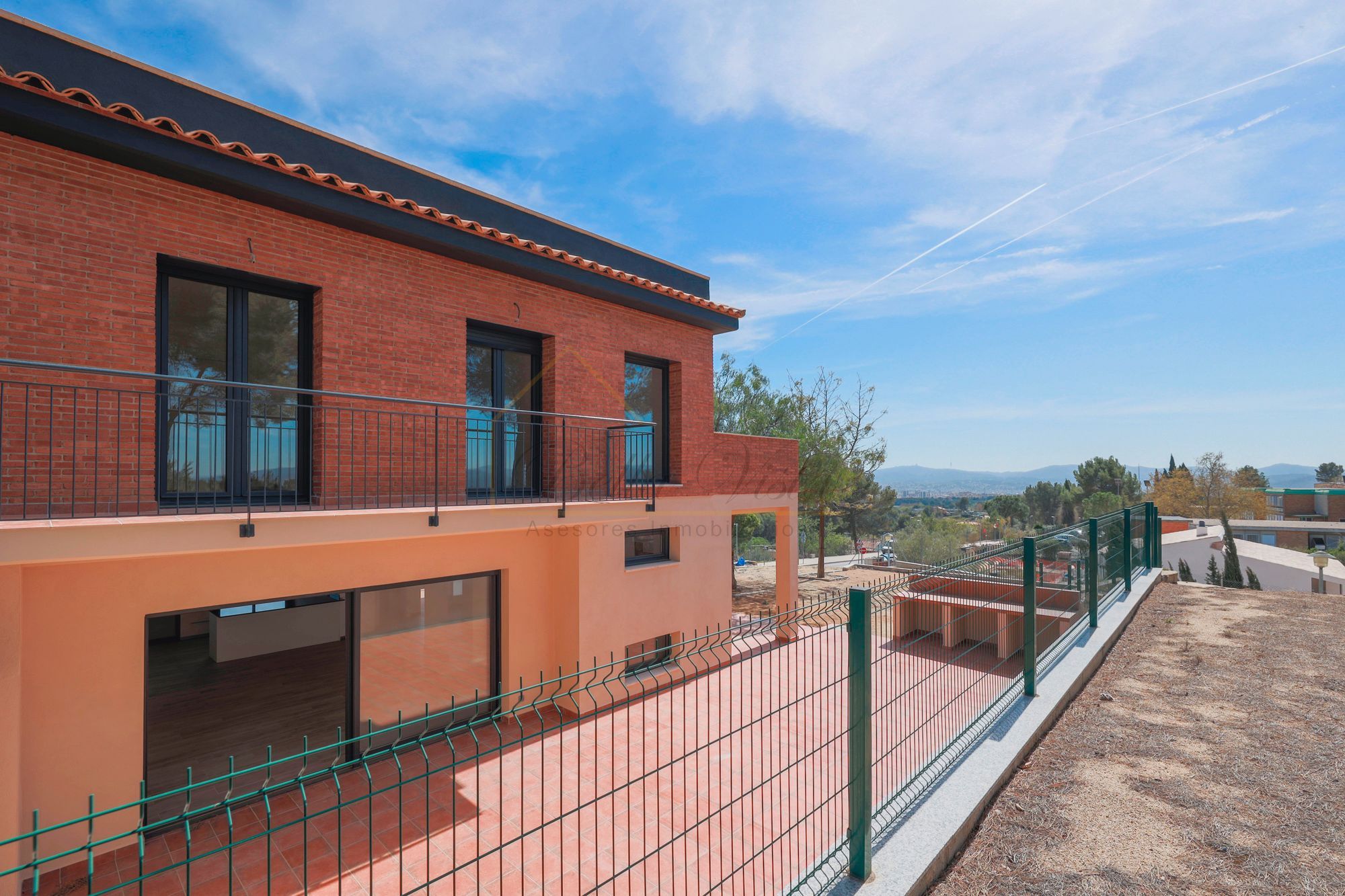 Vista exterior de Casa adosada en venta en Rubí con Aire acondicionado, Calefacción y Jardín privado