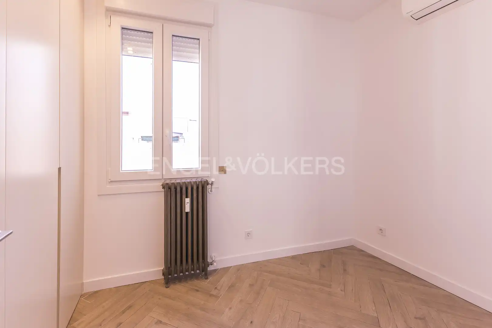 Schlafzimmer von Dachboden zum Verkauf in Madrid mit Klimaanlage, Heizung und Terrasse