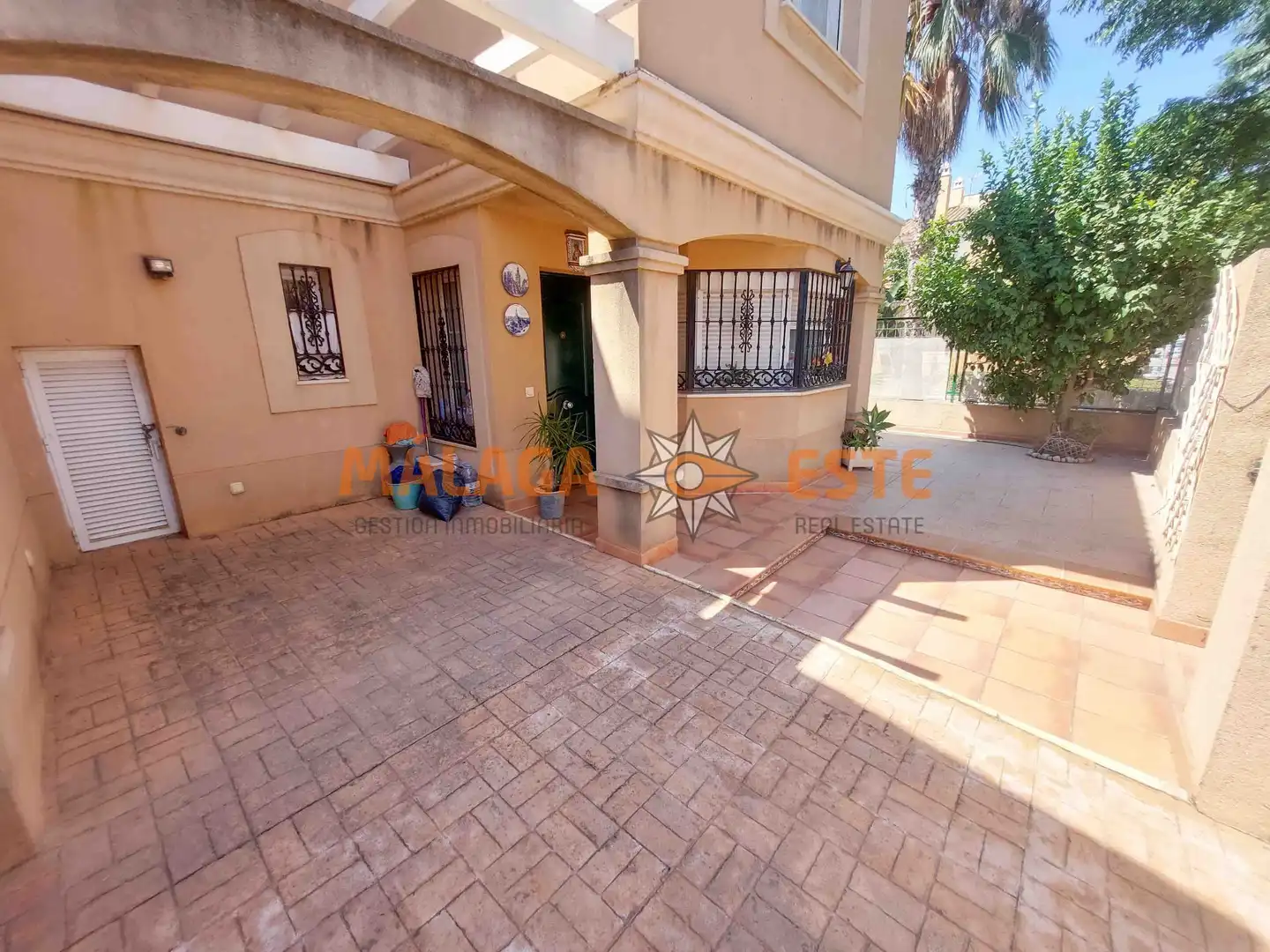 Vista exterior de Casa o xalet en venda en Vélez-Málaga amb Terrassa i Traster