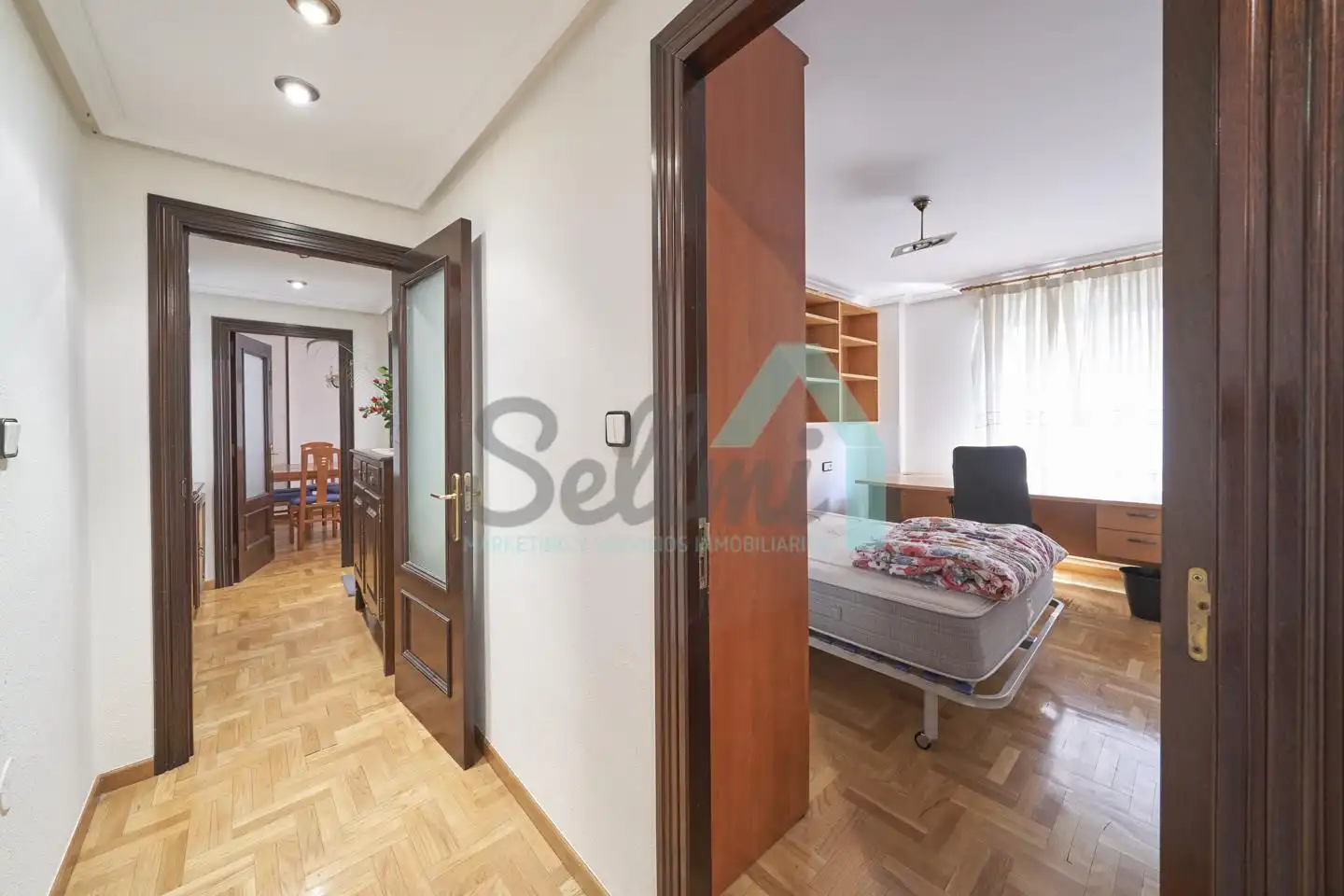 Flat for rent in Félix Aramburu, Auditorio - Seminario - Parque de Invierno