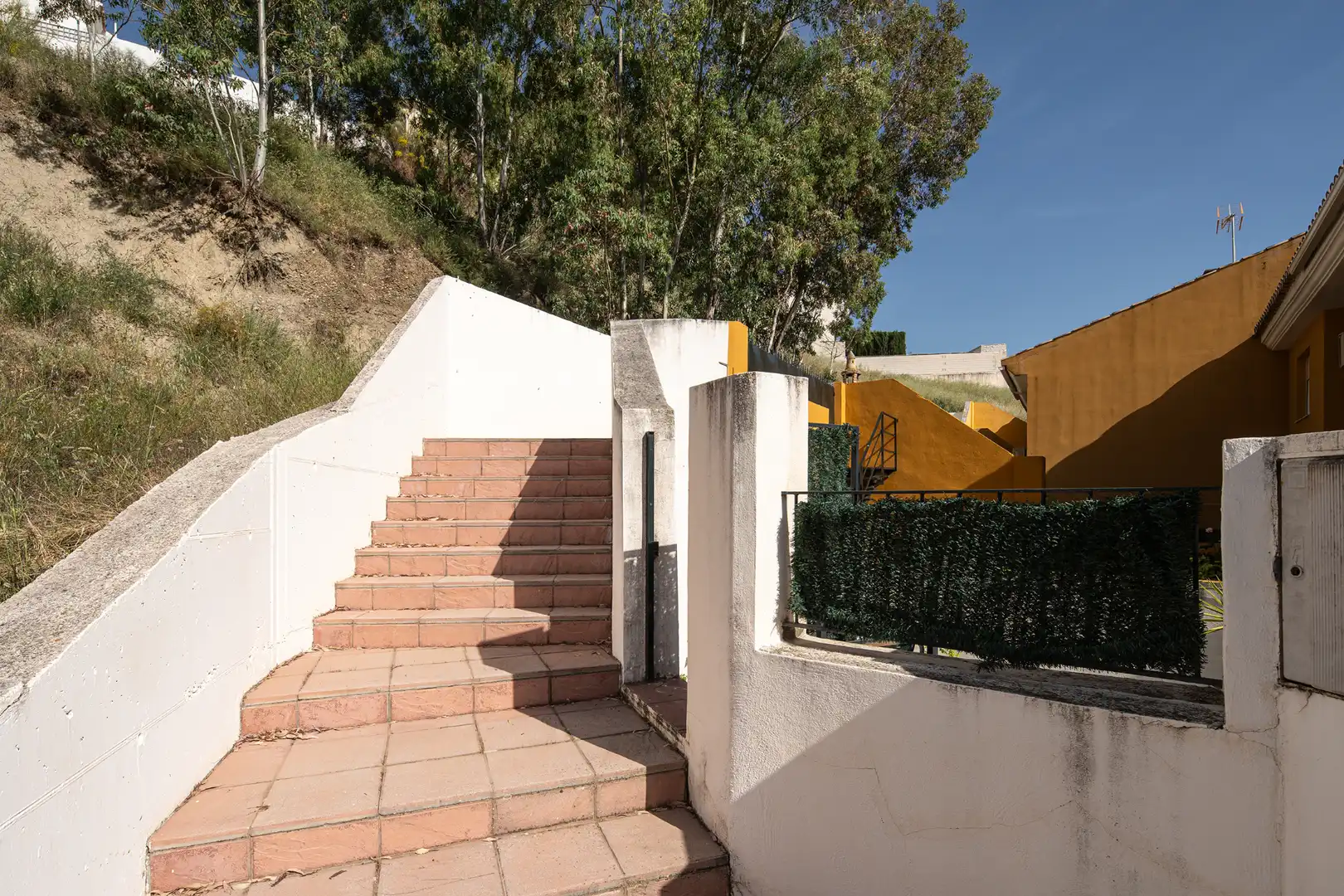 Vista exterior de Casa adosada en venta en Cenes de la Vega con Aire acondicionado, Calefacción y Terraza