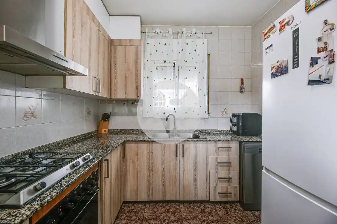 Cuina de Casa o xalet en venda en Lliçà de Vall amb Calefacció, Terrassa i Piscina