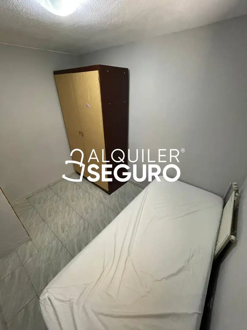 Habitación de Piso de alquiler en Madrid con Calefacción, Terraza y Amueblado