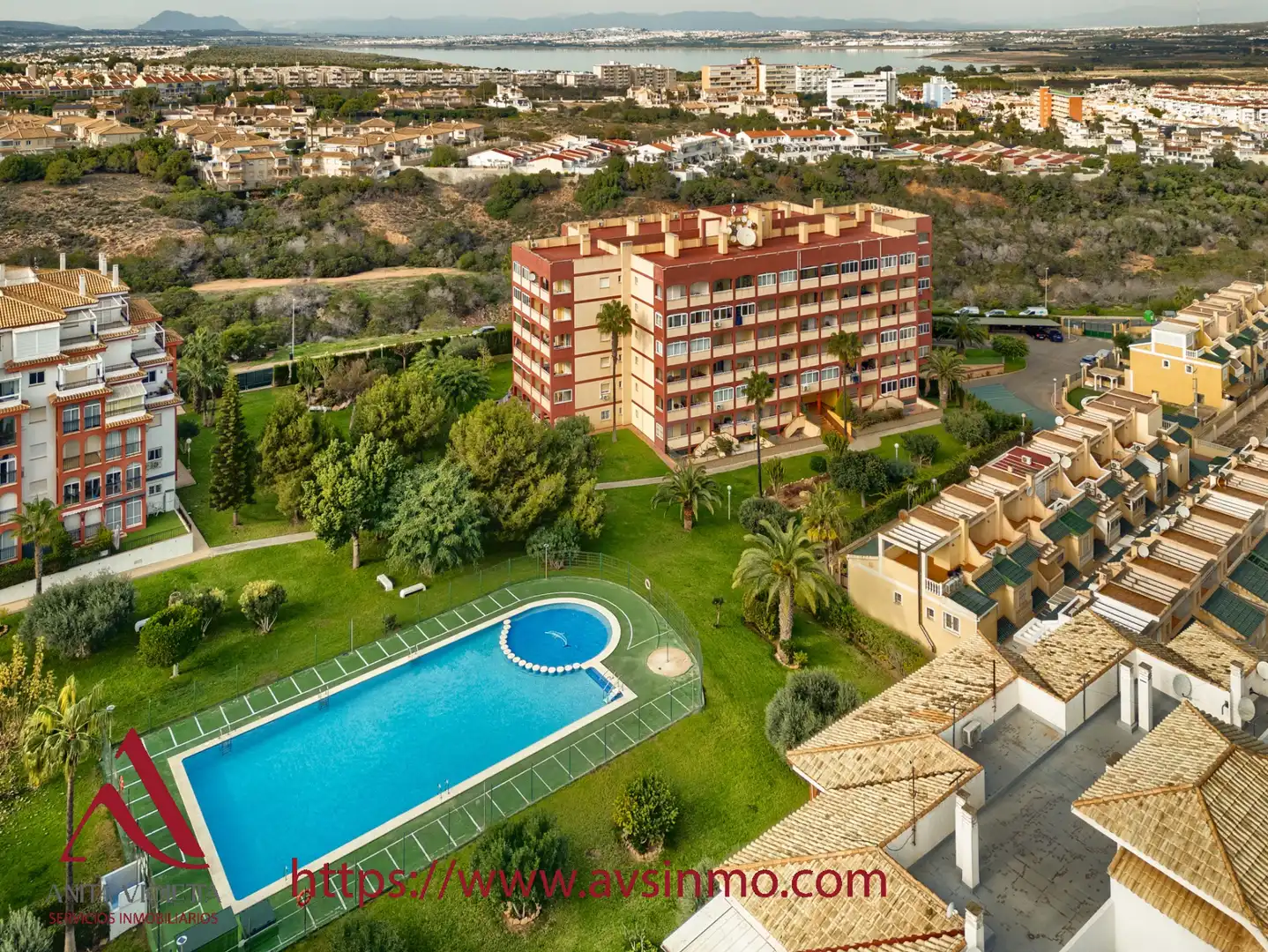 Piscina de Apartament de lloguer en Torrevieja amb Aire condicionat, Moblat i Forn