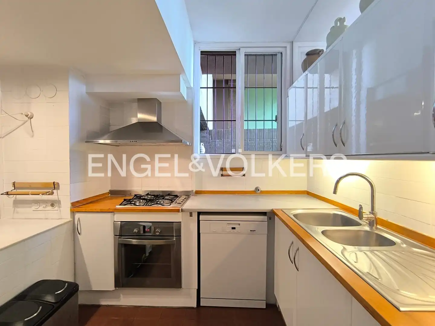 Küche von Einfamilien-Reihenhaus zur Miete in Barcelona mit Heizung, Terrasse und Schwimmbad