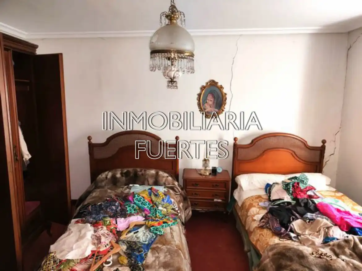Dormitori de Finca rústica en venda en Santa Colomba de Curueño amb Calefacció, Jardí privat i Parquet