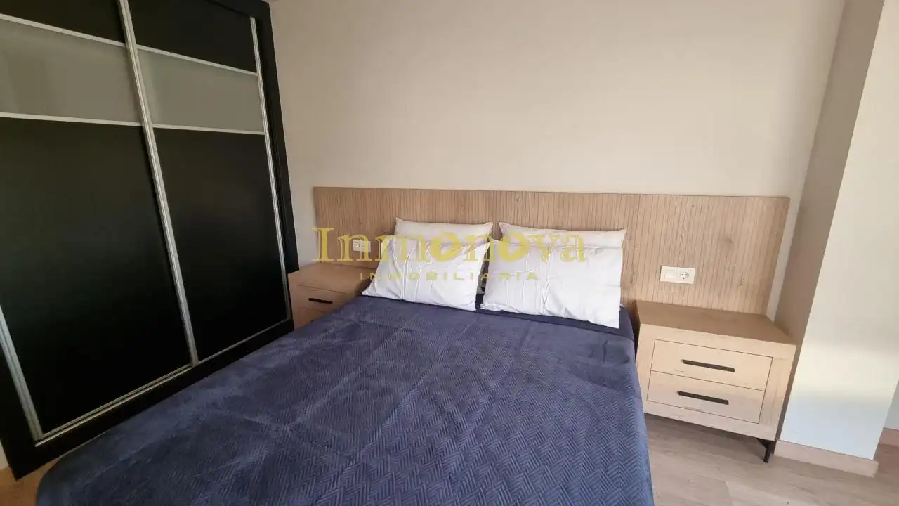 Habitación de Piso de alquiler en Cangas  con Calefacción, Amueblado y Balcón