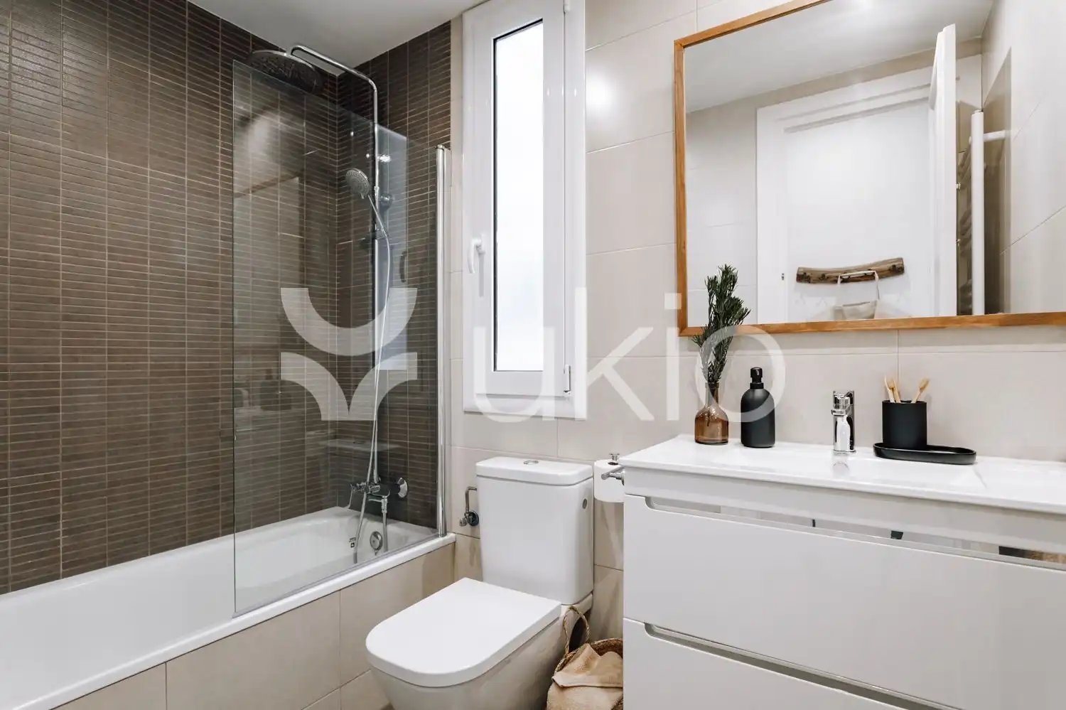 Apartment with terrace to rent in Carrer de Villarroel, imagen 22