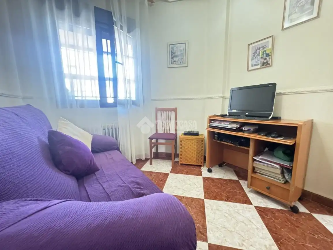 Wohnzimmer von Einfamilien-Reihenhaus zum Verkauf in Yepes mit Klimaanlage, Heizung und Terrasse