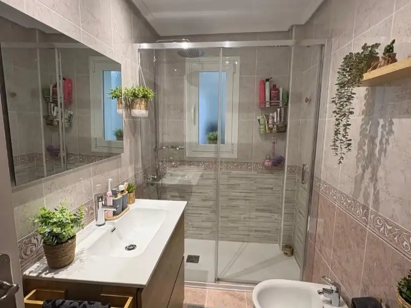 Baño de Piso en venta en Móstoles con Aire acondicionado, Terraza y Balcón