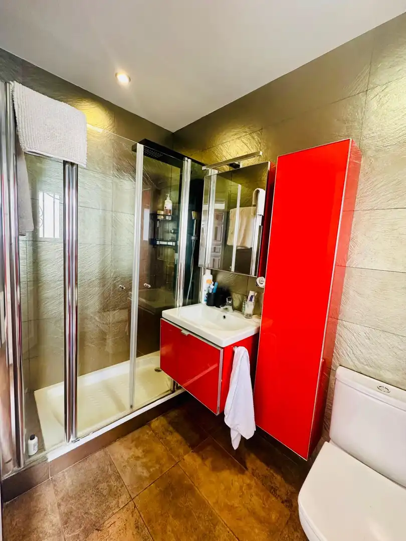 Bany de Apartament en venda en Empuriabrava amb Aire condicionat, Jardí privat i Moblat