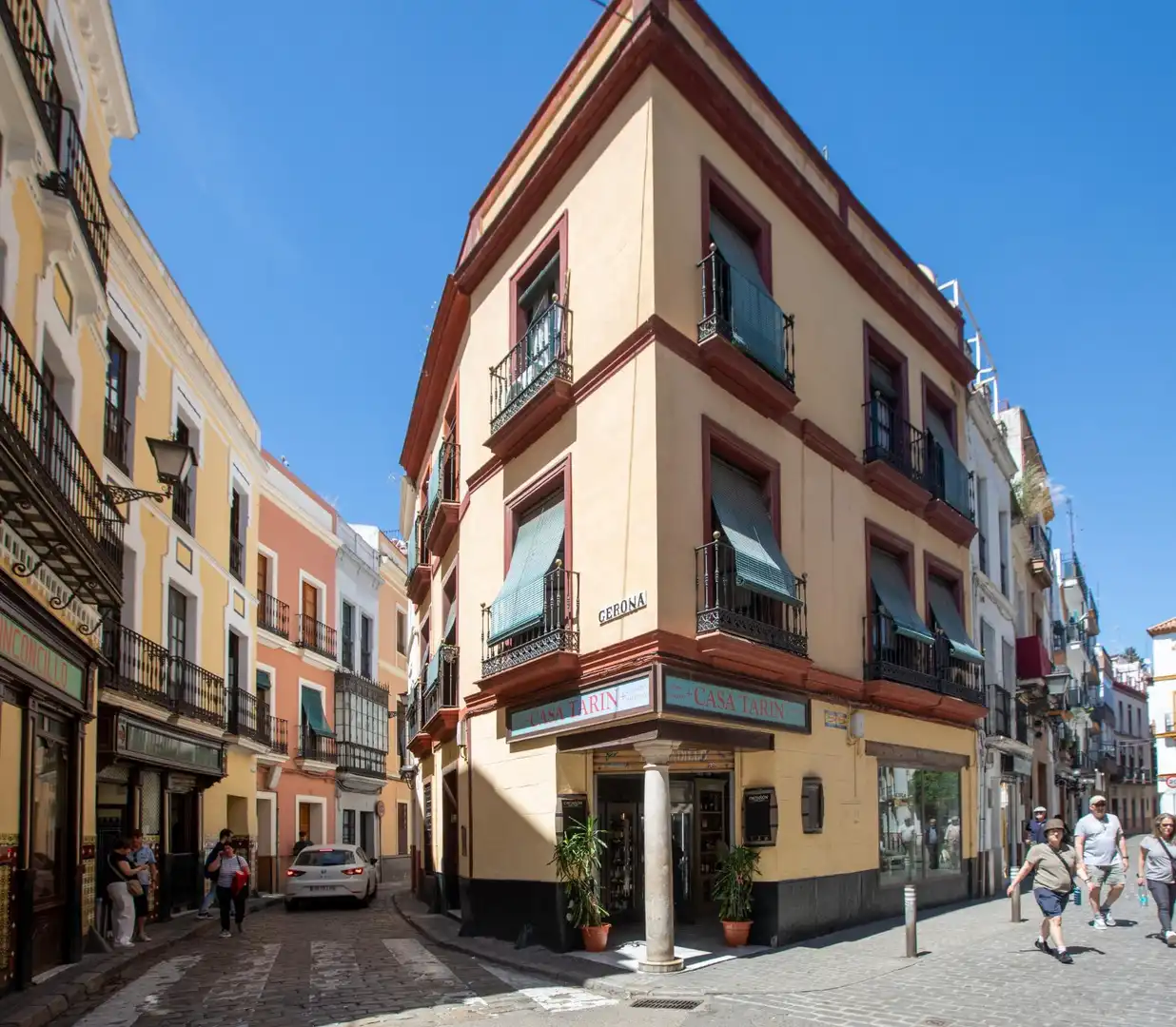 Vista exterior de Edificio en venta en Sevilla