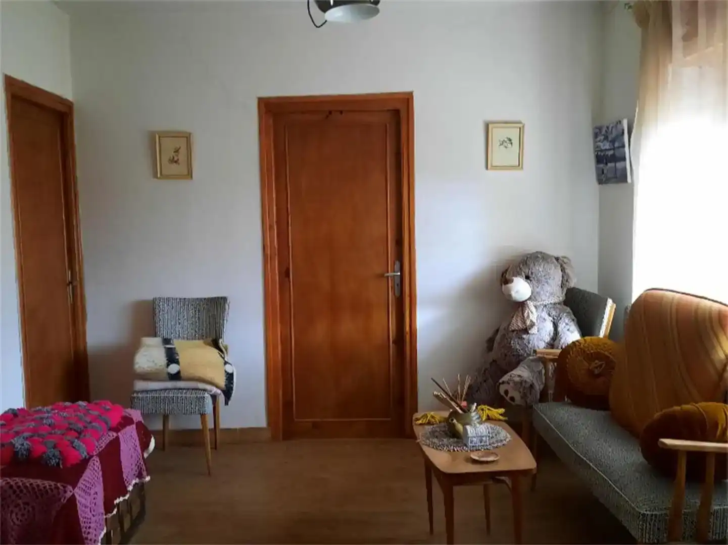 Sala d'estar de Casa adosada en venda en La Ercina  amb Jardí privat i Moblat