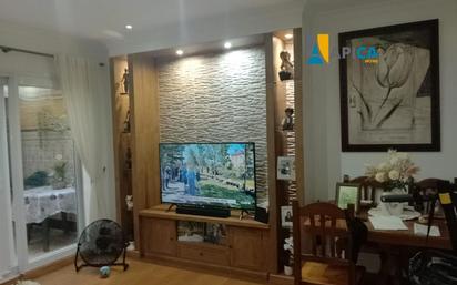 Sala d'estar de Casa o xalet en venda en La Línea de la Concepción amb Jardí privat