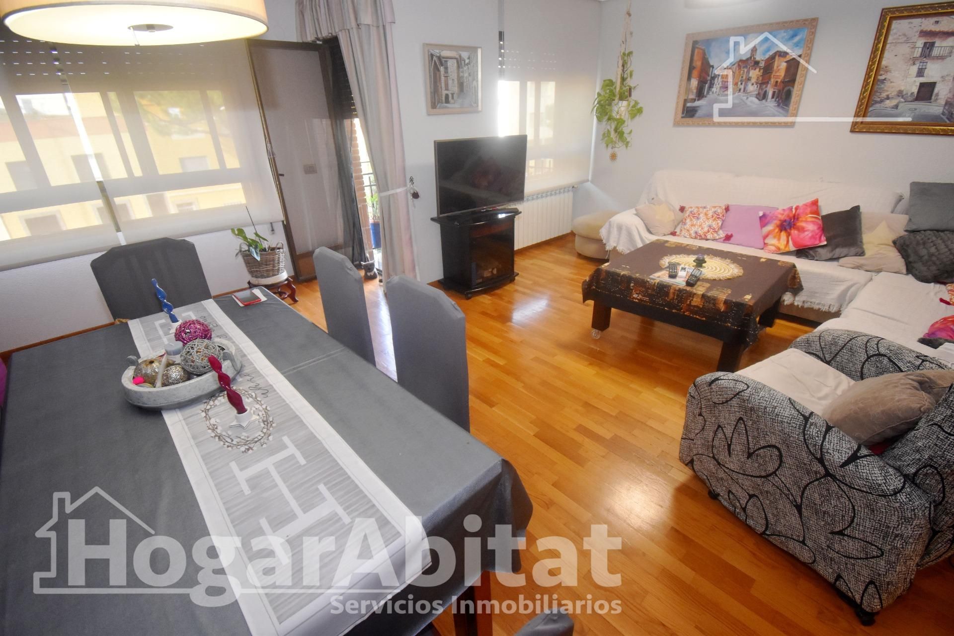 Sala d'estar de Pis en venda en Castellón de la Plana / Castelló de la Plana amb Calefacció, Terrassa i Balcó