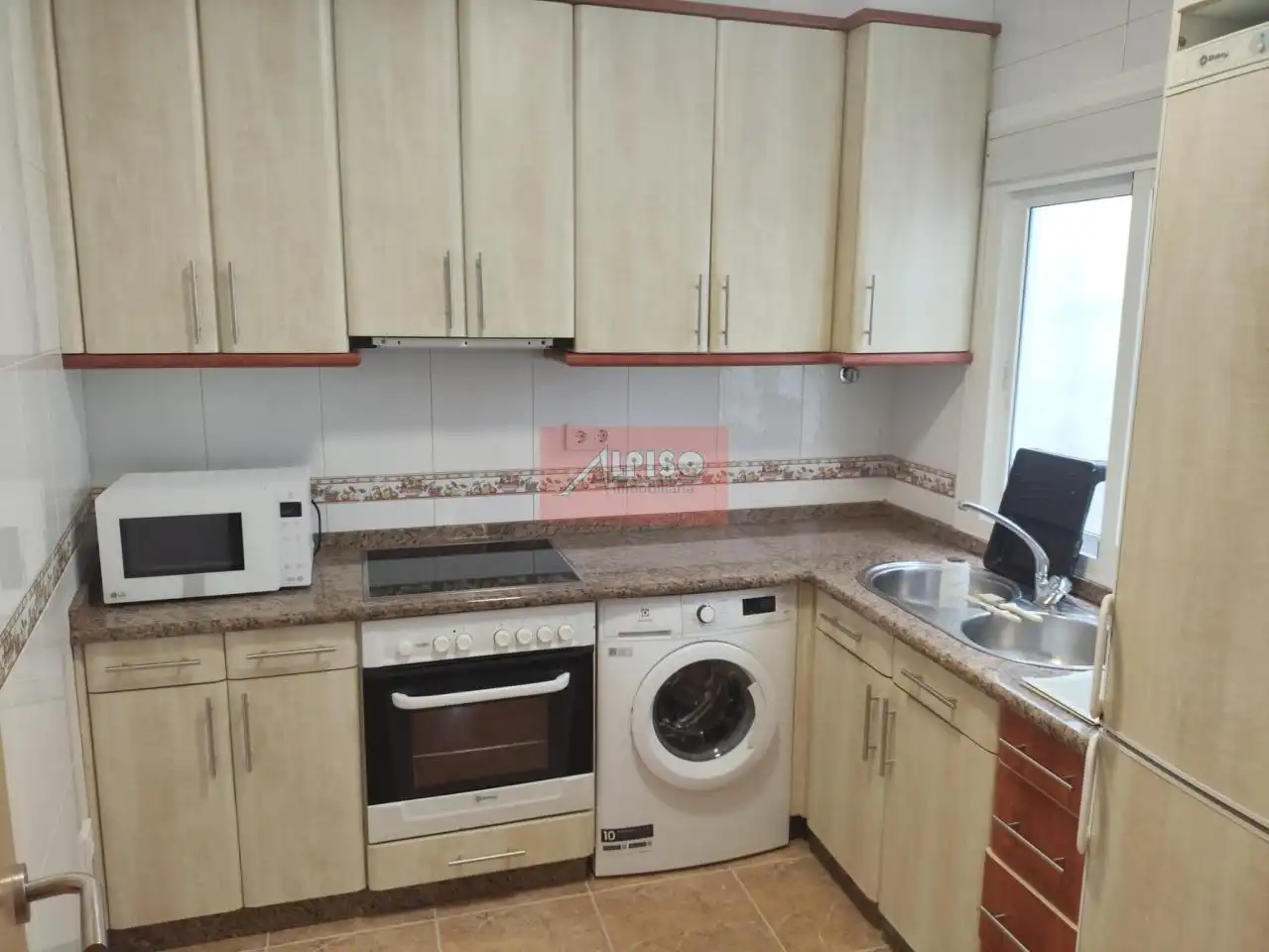 Cuina de Apartament de lloguer en Ourense Capital  amb Calefacció i Moblat