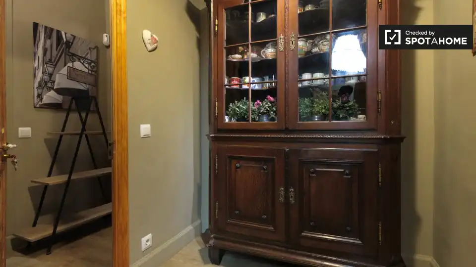 Habitació a Sant Pere, Sta. Caterina i la Ribera