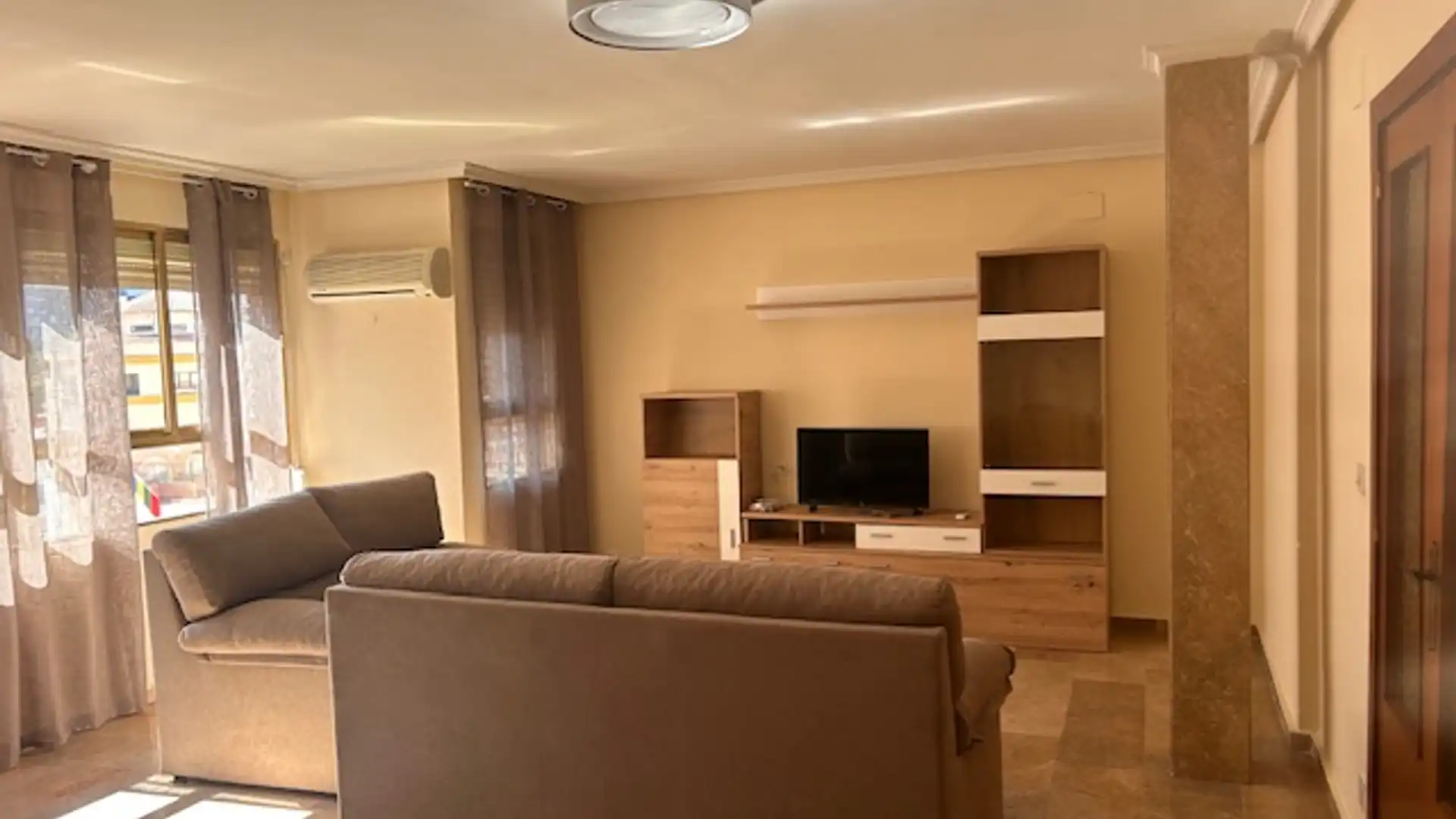 Sala de estar de Piso de alquiler en Puertollano con Aire acondicionado, Calefacción y Amueblado