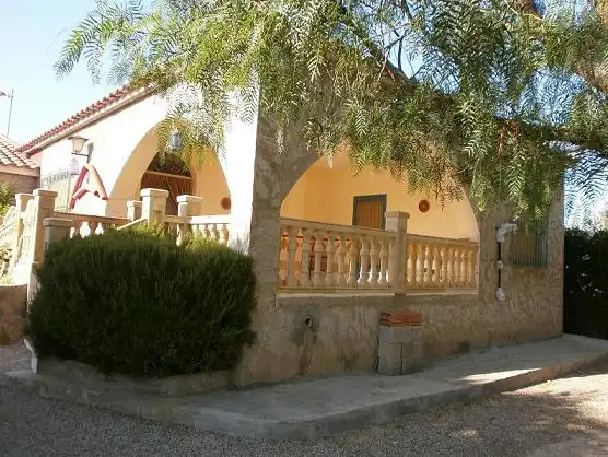 Xalet amb jardí en venda a Tobarra