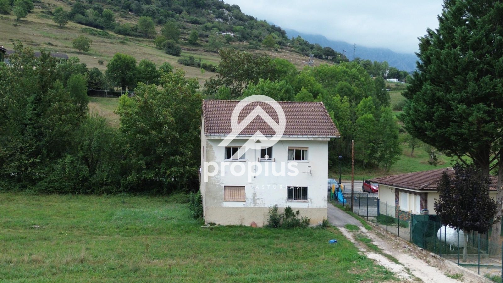 House or chalet for sale in Cabrales  with Heating, Private garden and Parquet flooring