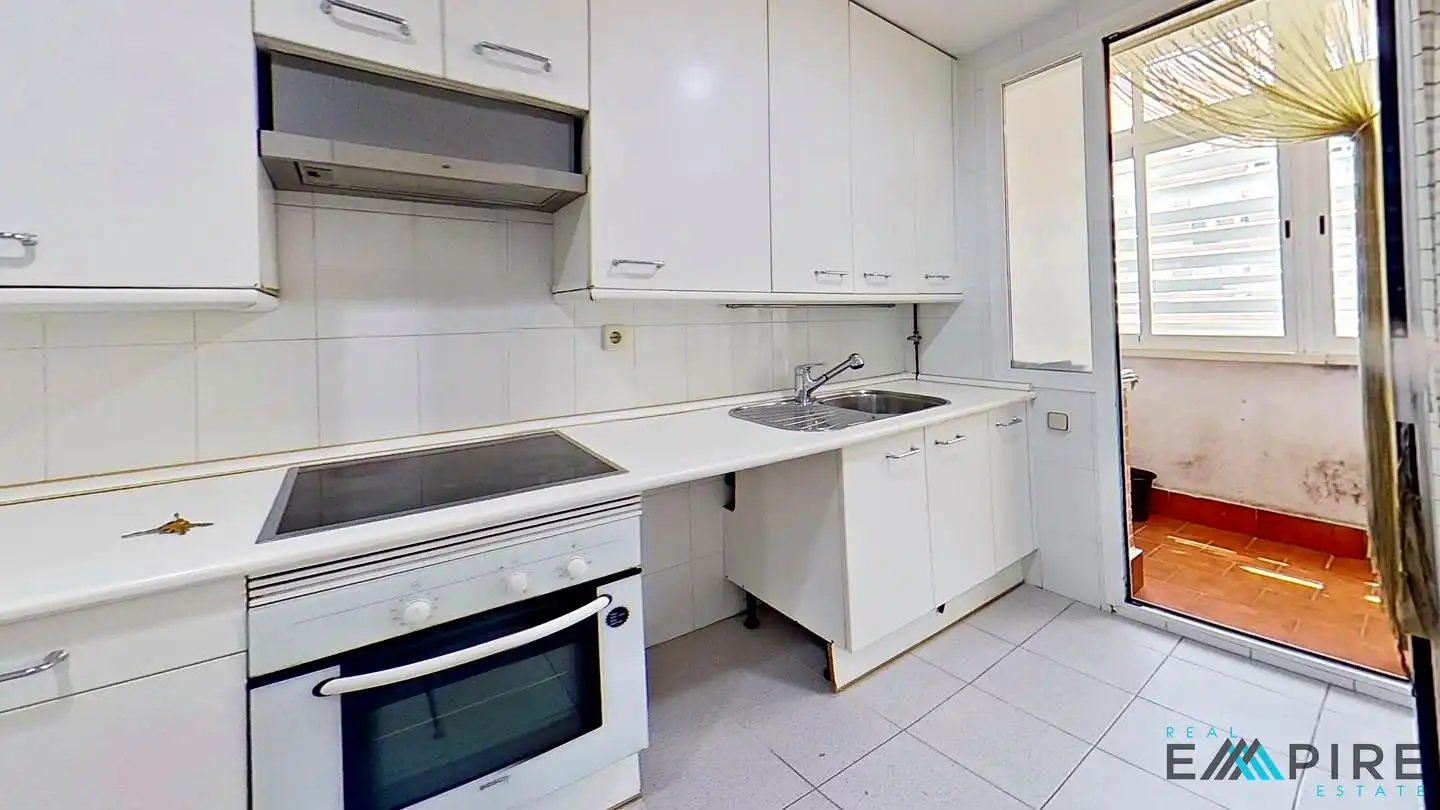 Cocina de Piso en venta en Madrid con Calefacción, Trastero y Piscina