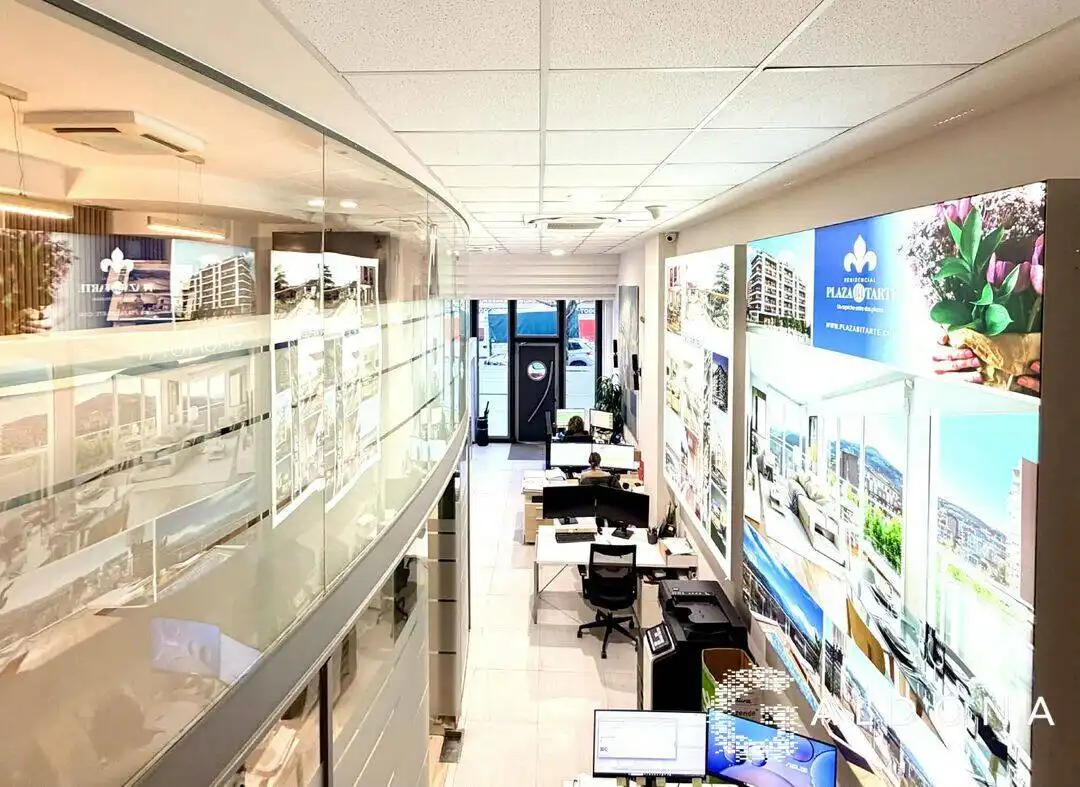 Business premises for sale in José Maria Sert Plaza, imagen 3