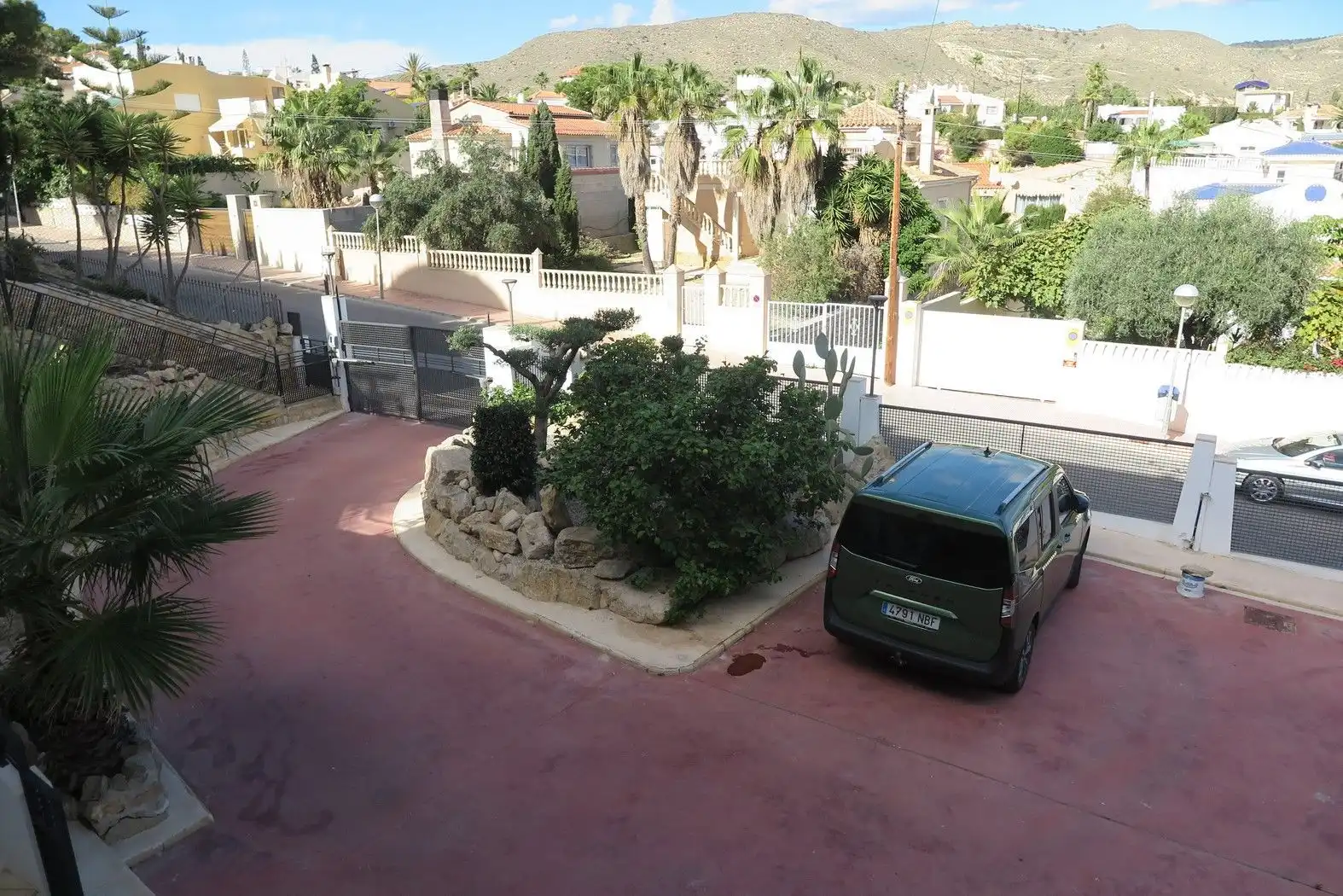 Vista exterior de Casa o xalet en venda en El Campello amb Aire condicionat, Calefacció i Jardí privat