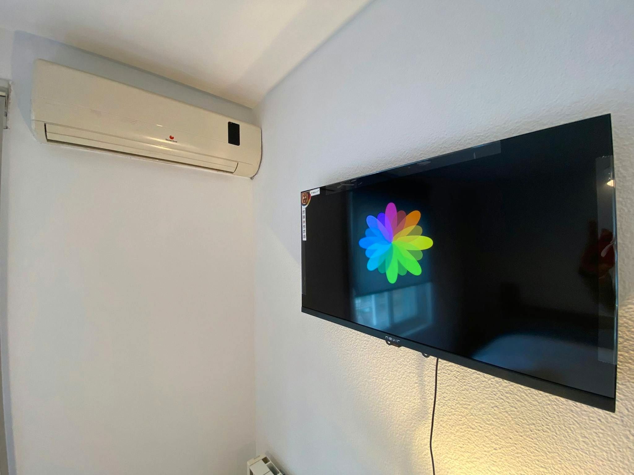 Living room of Flat to share in  Madrid Capital  with Heating, Furnished and Washing machine