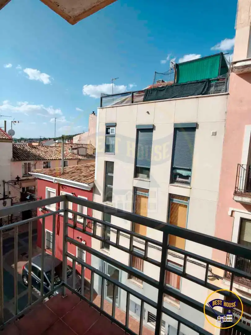 Terrassa de Pis de lloguer en Cuenca amb Calefacció, Moblat i Balcó
