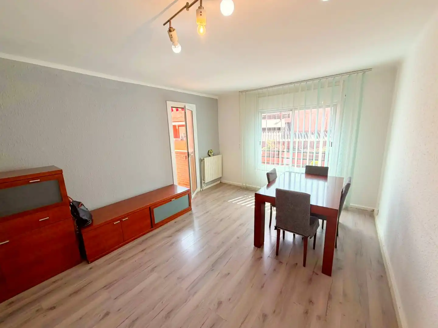 Sala d'estar de Pis en venda en El Prat de Llobregat amb Aire condicionat, Calefacció i Parquet