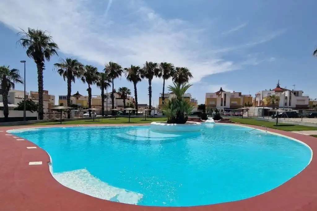 Piscina de Casa o xalet en venda en Orihuela amb Terrassa i Piscina comunitària