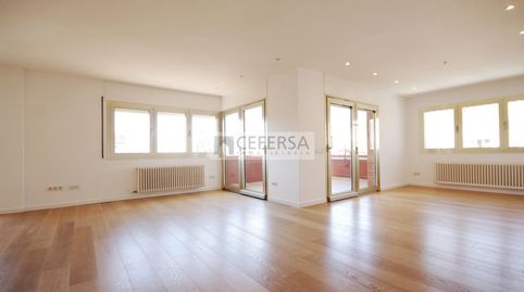 Foto 2 von Dachboden zur Miete in Del Milanesat, Les Tres Torres, Barcelona Capital