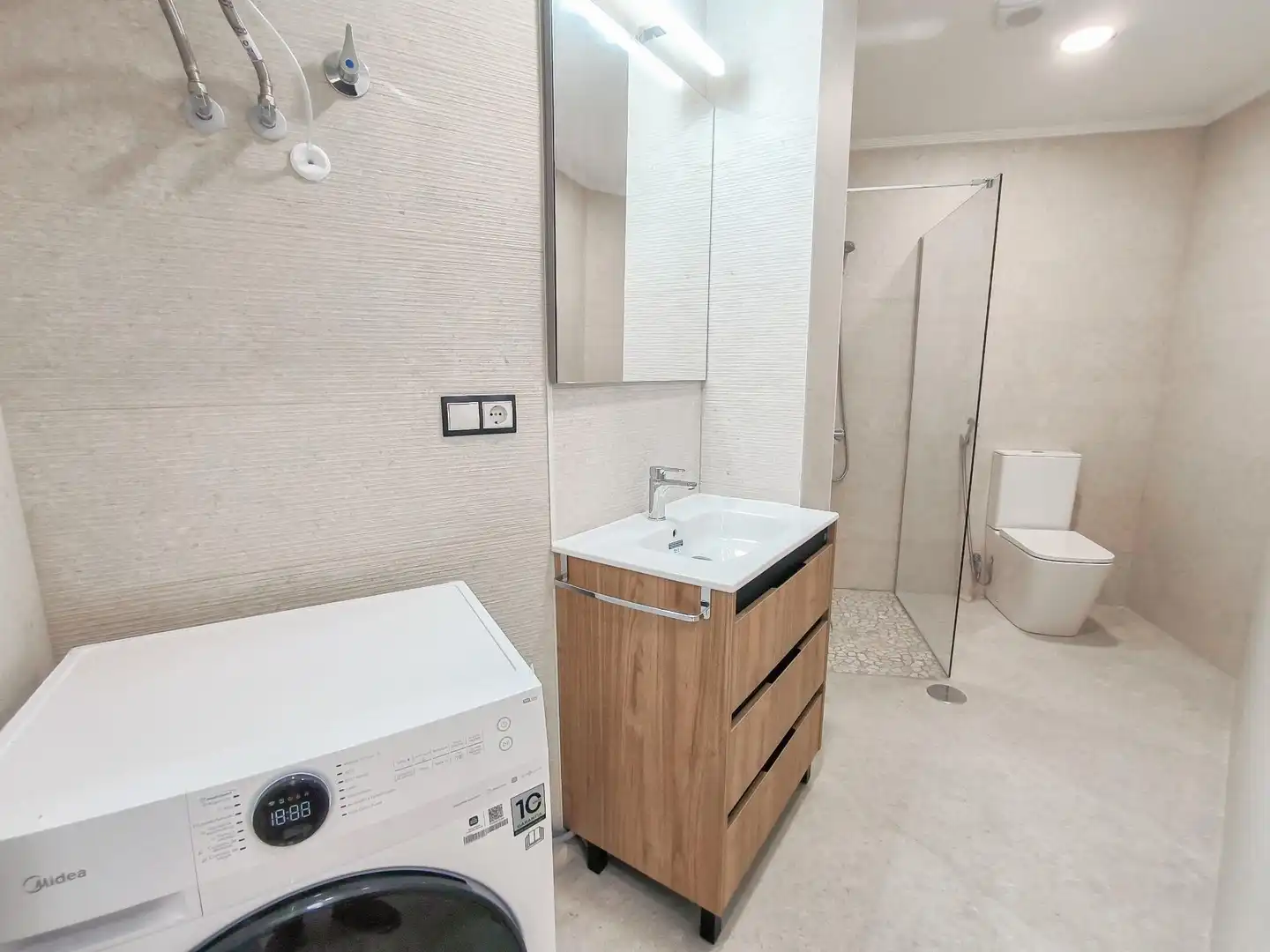 Bathroom of Study for sale in Benidorm  with Air Conditioner and Terrace