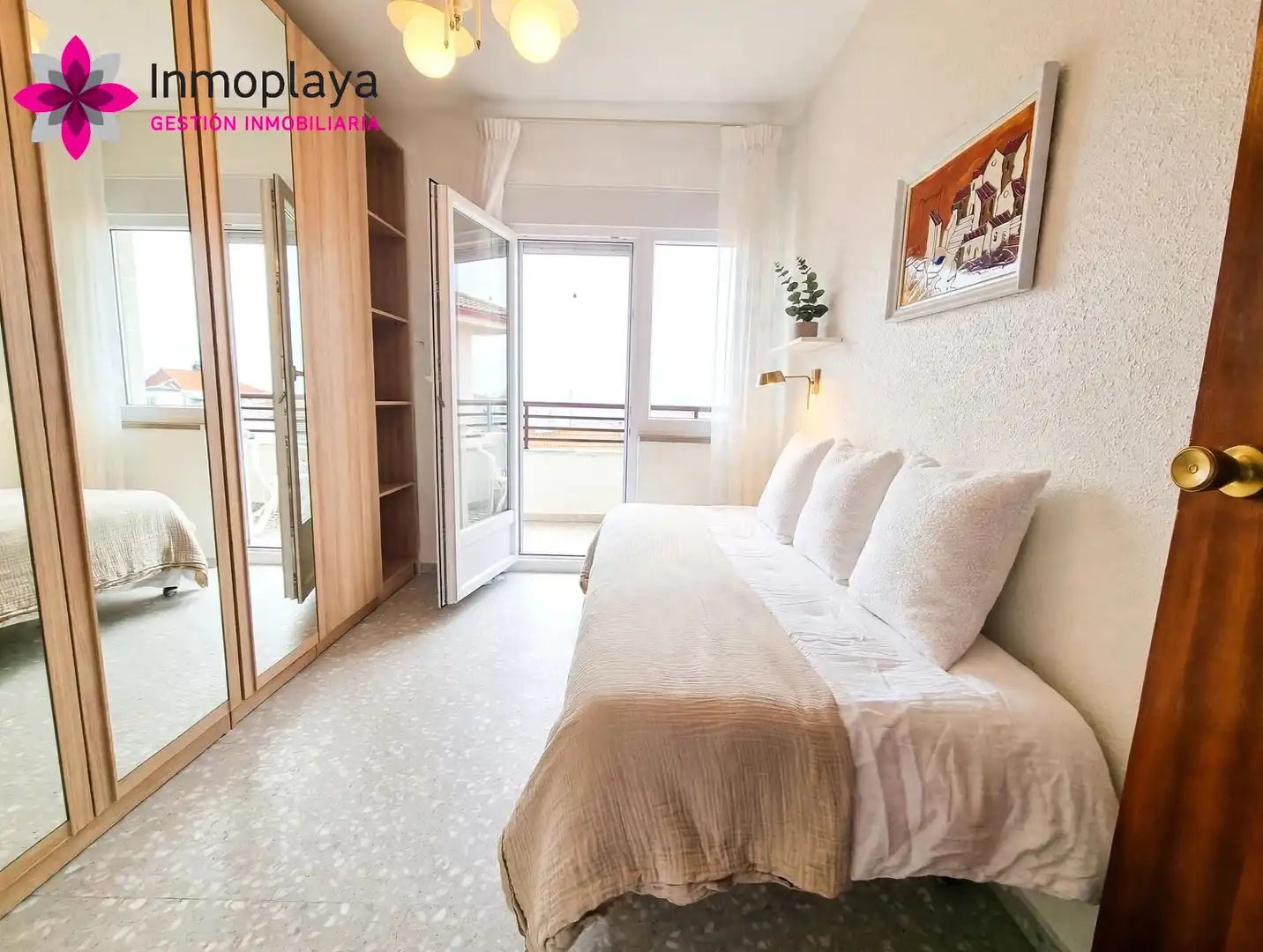 Schlafzimmer von Dachboden zum Verkauf in Noja mit Terrasse und Möbliert