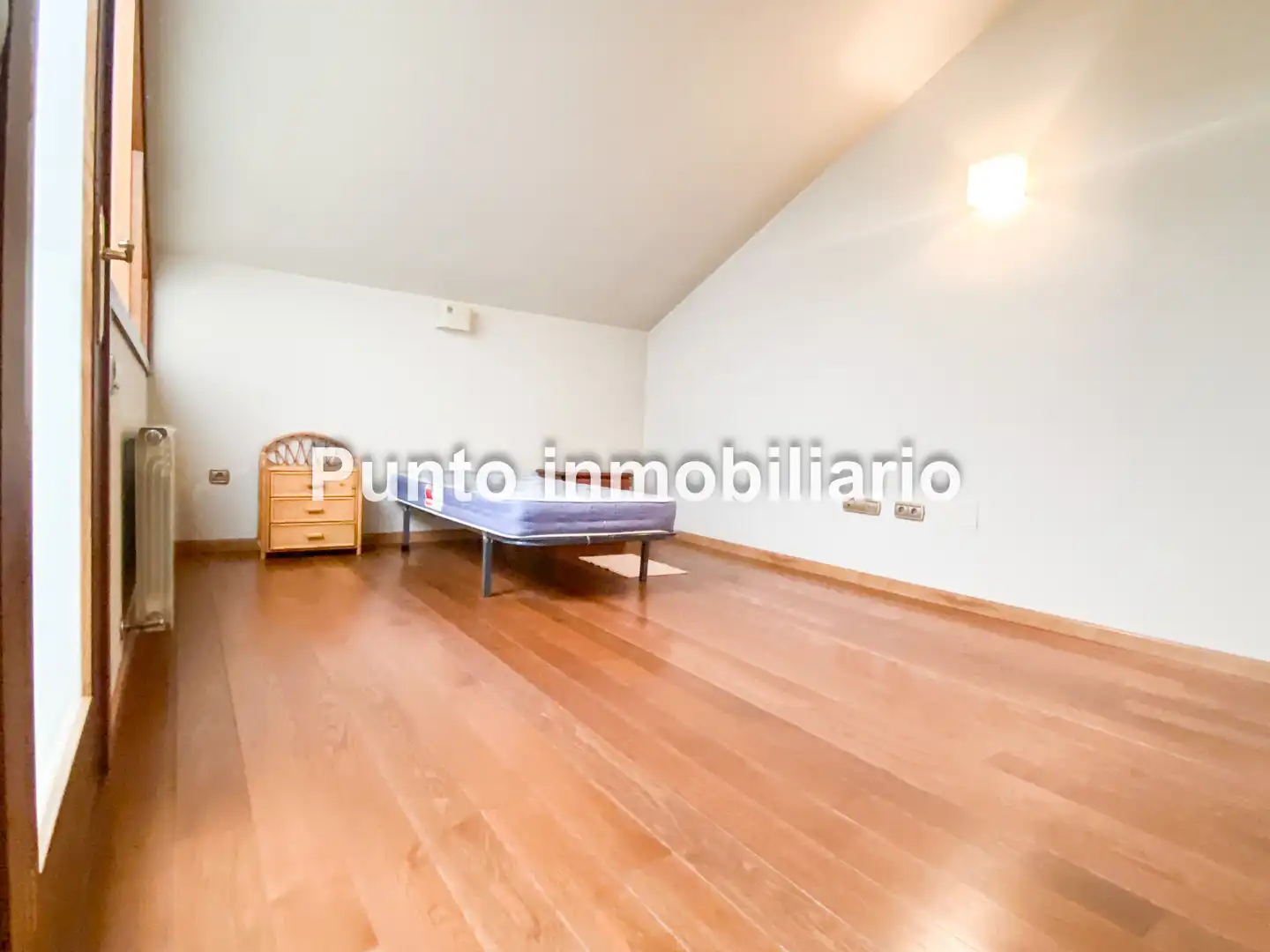 Casa adosada de alquiler en Valladolid con Aire acondicionado, Calefacción y Jardín privado