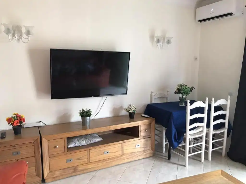Sala d'estar de Apartament de lloguer en Benalmádena amb Aire condicionat i Moblat