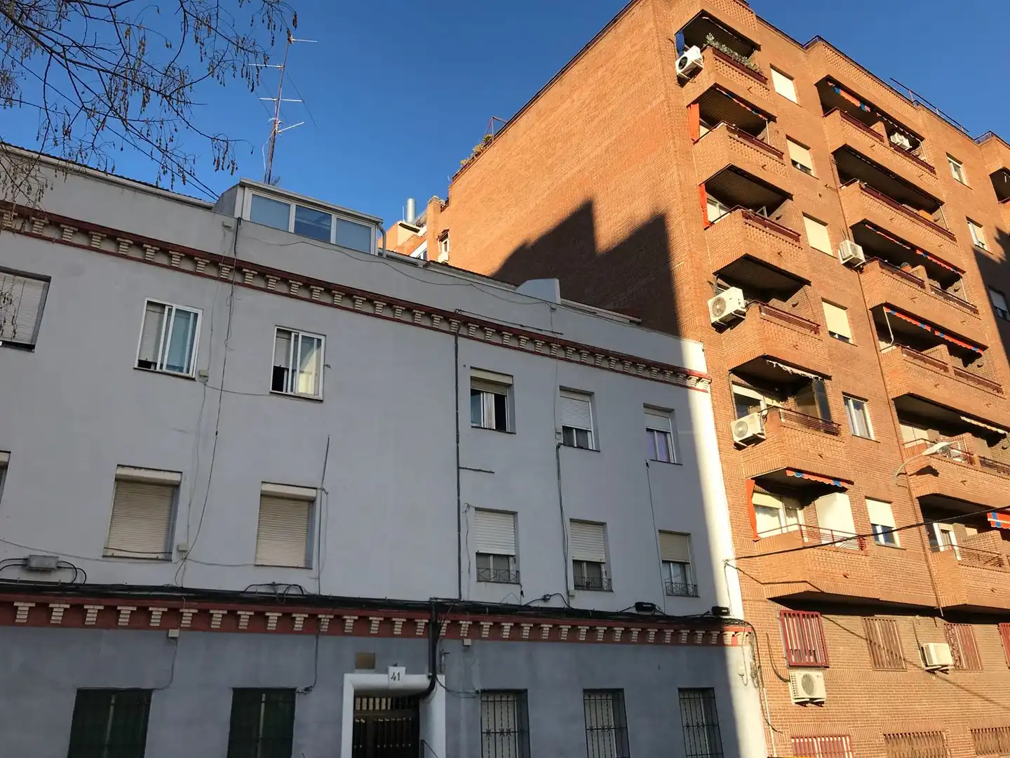 Außenansicht von Wohnung zum Verkauf in Madrid mit Heizung, Waschmaschine und Fernseher