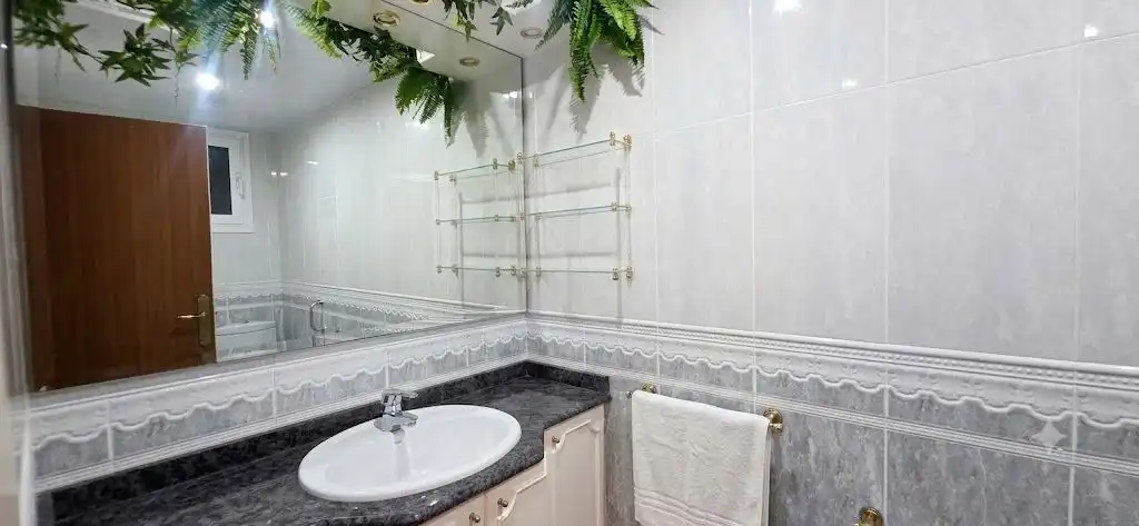 Bathroom of Flat for sale in Barcelona  with Air Conditioner and Heating