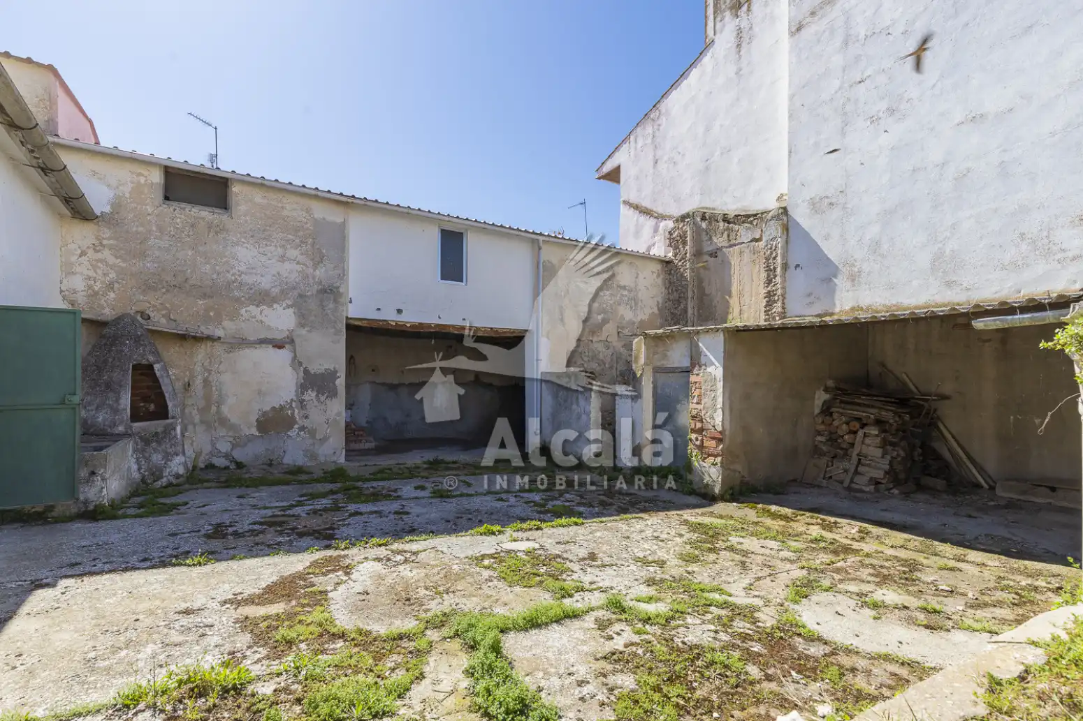 Vista exterior de Casa o xalet en venda en Driebes amb Calefacció, Traster i Balcó