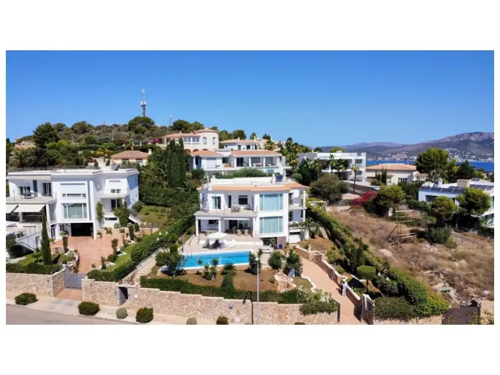 Vista exterior de Casa o xalet de lloguer en Calvià amb Aire condicionat, Jardí privat i Terrassa