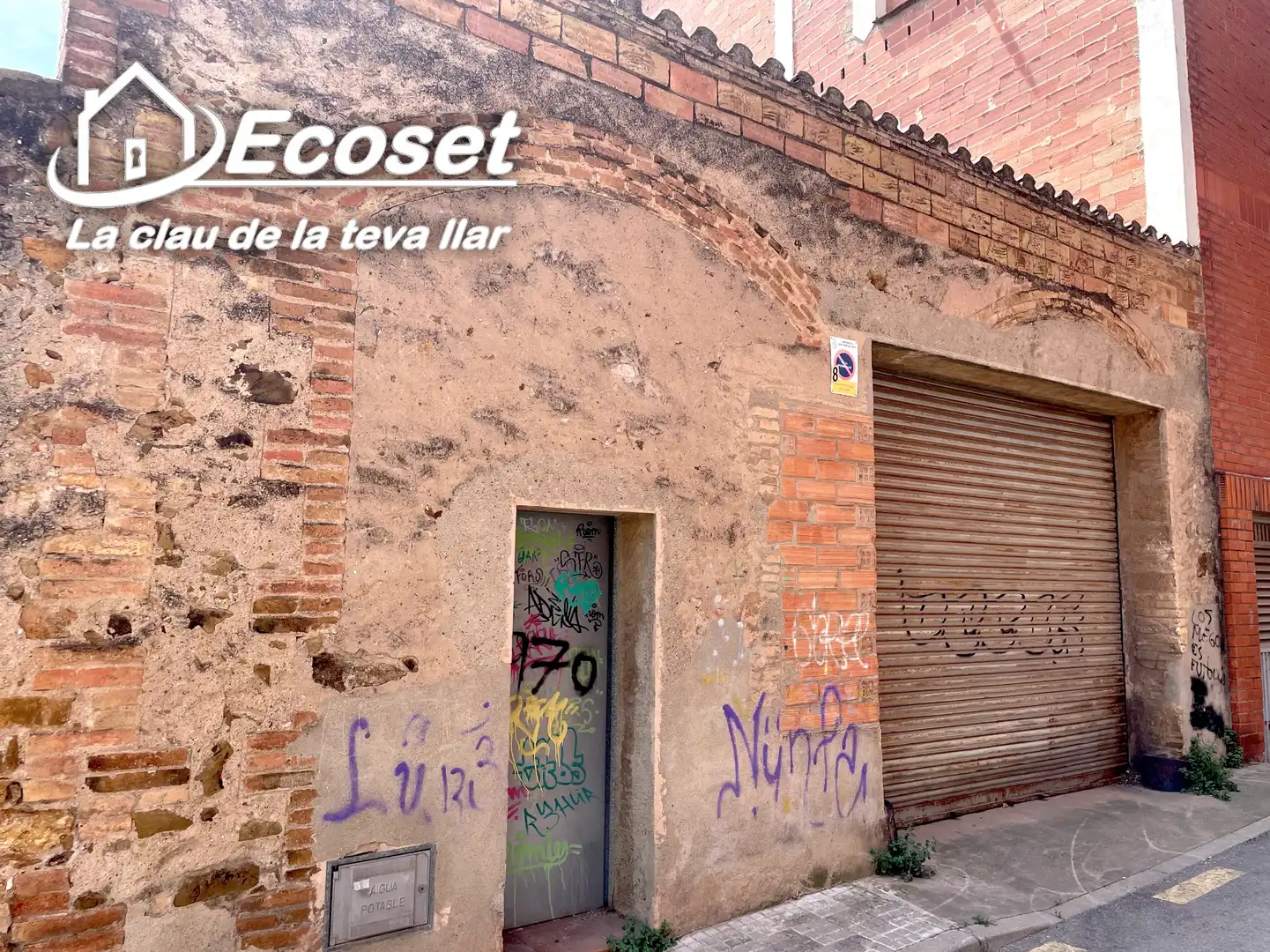 Vista exterior de Edifici en venda en Sant Vicenç Dels Horts