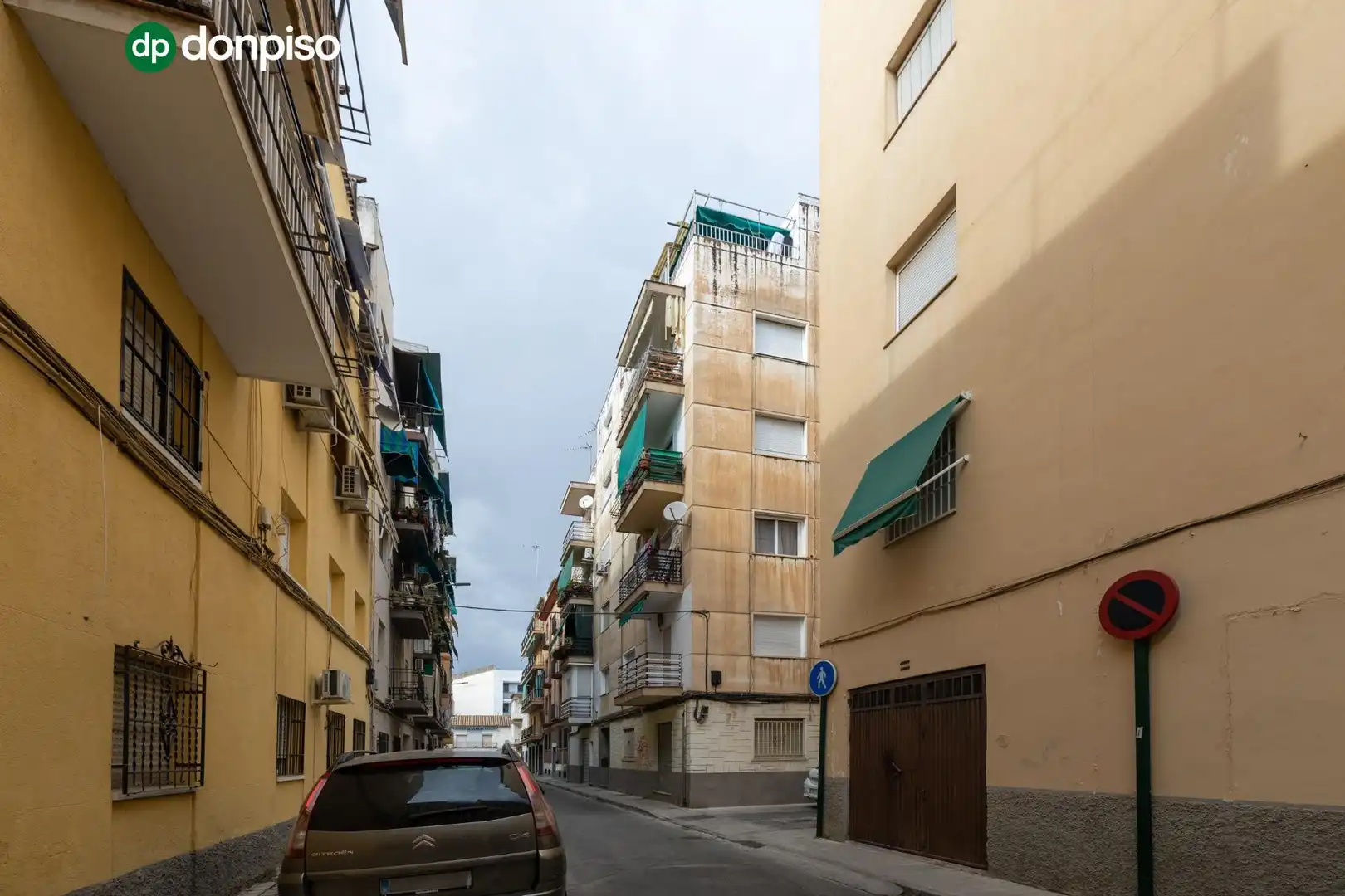 Vista exterior de Pis en venda en Granada amb Aire condicionat i Terrassa