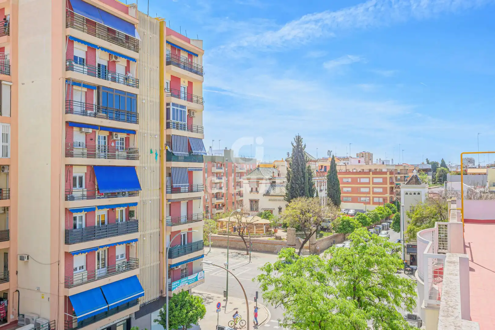 Vista exterior de Pis en venda en Sevilla amb Calefacció i Balcó