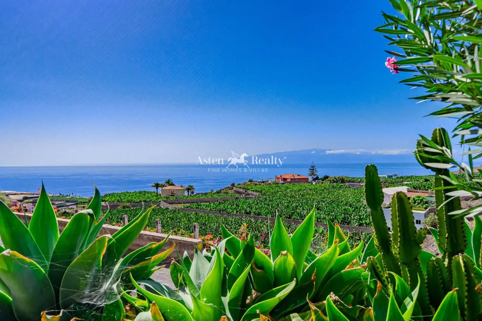 Vista exterior de Casa o chalet en venta en Santiago del Teide con Aire acondicionado, Terraza y Piscina