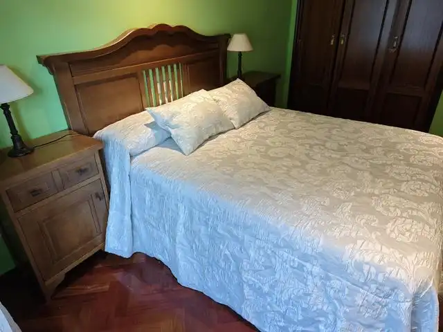 Schlafzimmer von Wohnung zur Miete in Ames mit Heizung, Möbliert und Ofen