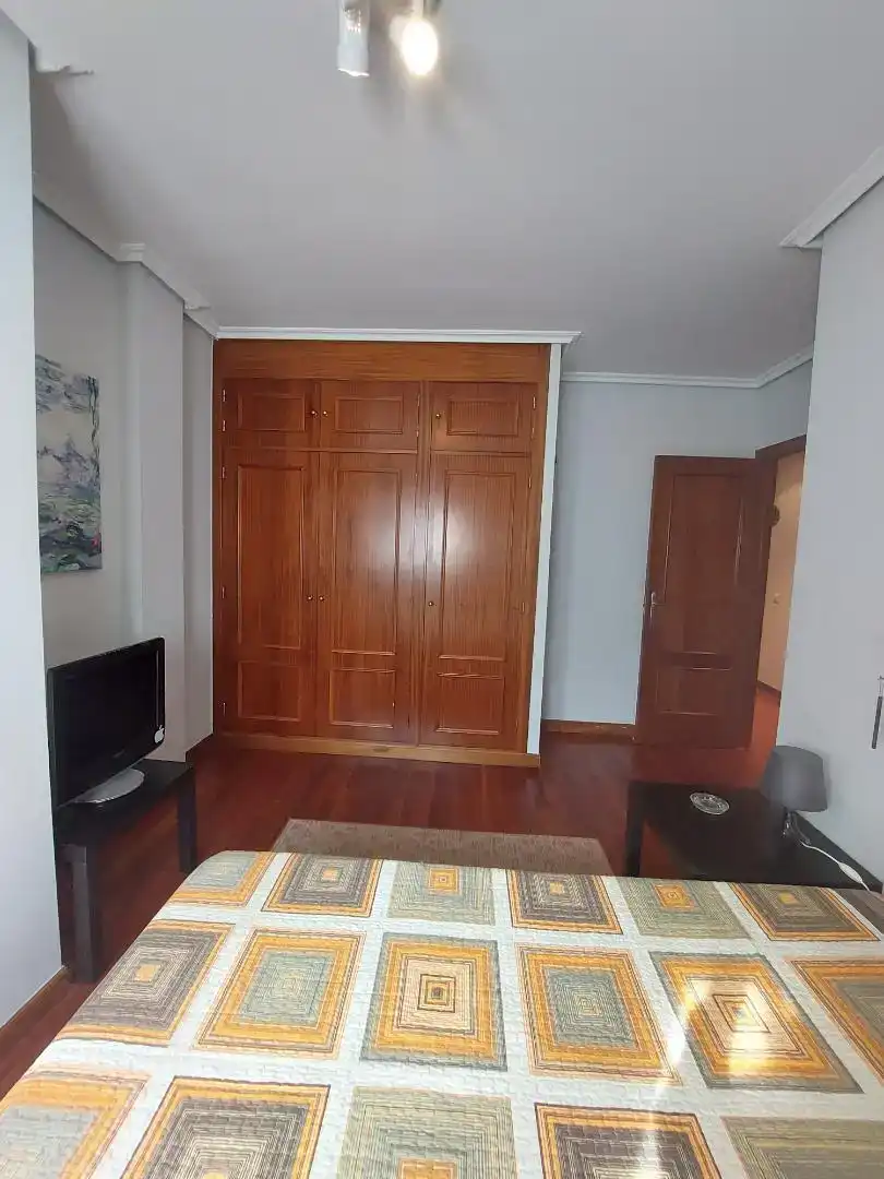 Schlafzimmer von Dachboden zur Miete in Castro-Urdiales mit Parkett, Schwimmbad und Möbliert
