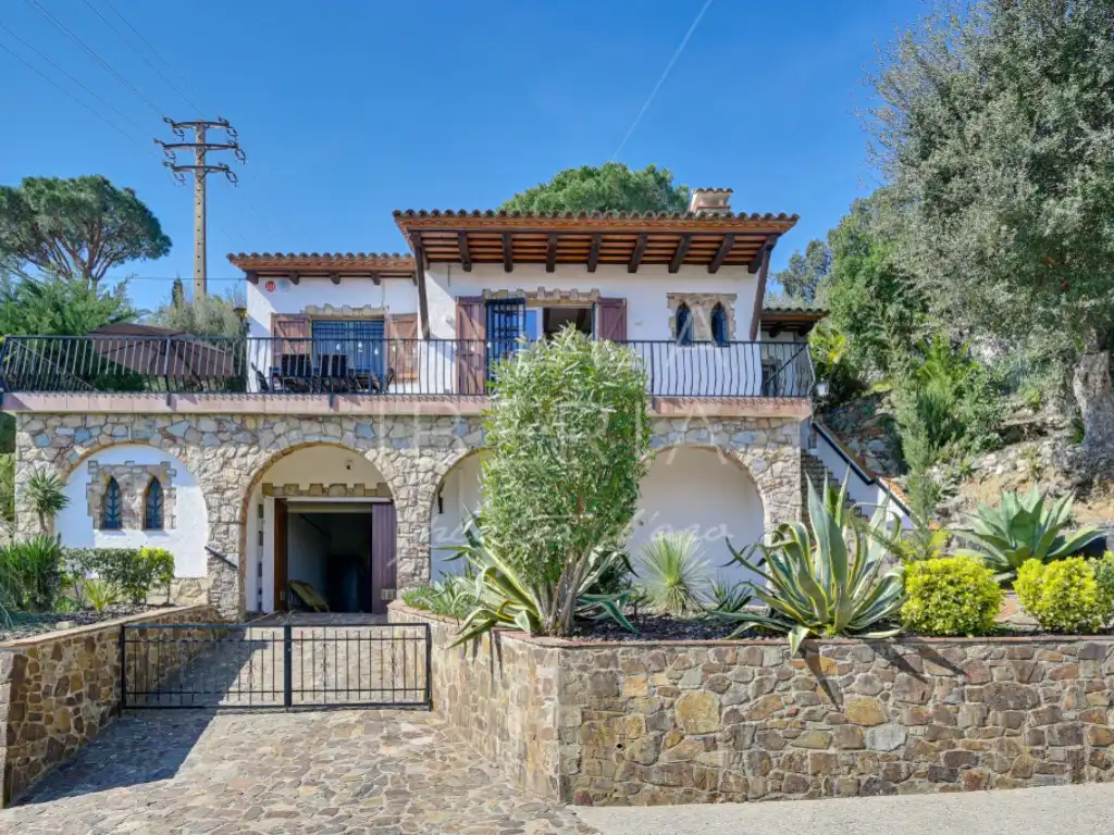Vista exterior de Casa o chalet en venta en Castell d'Aro, Platja d'Aro i s'Agaró con Aire acondicionado, Calefacción y Jardín privado